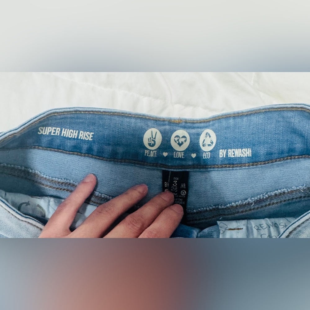 Rewash Short Super High Rise.FREE H&M TOP🤩 - Picture 4 of 8